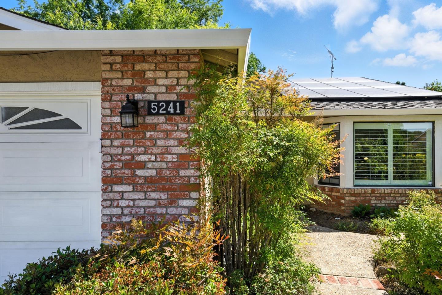 Detail Gallery Image 4 of 71 For 5241 Felicia Ave, Livermore,  CA 94550 - 4 Beds | 2 Baths