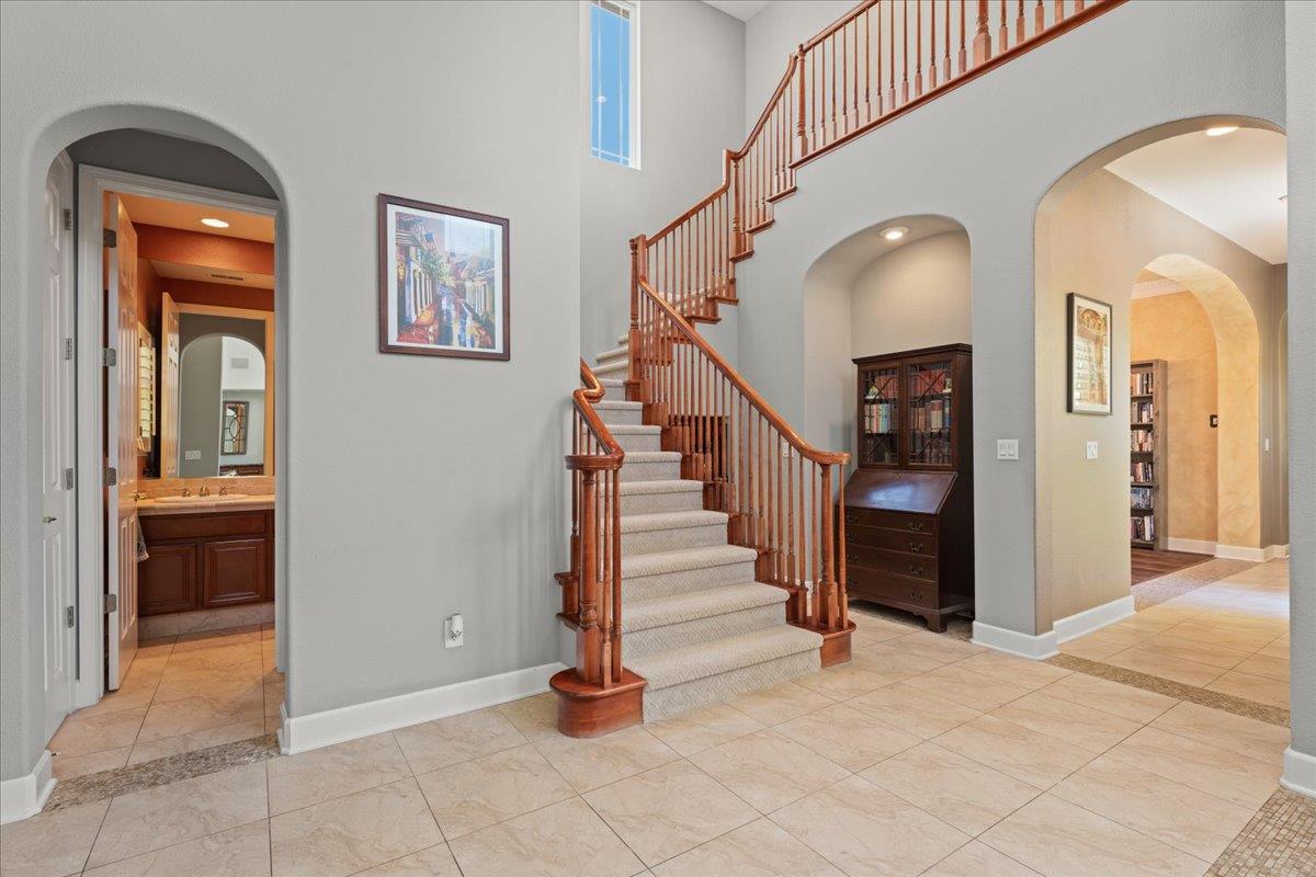 Detail Gallery Image 12 of 53 For 2316 Club Dr, Gilroy,  CA 95020 - 5 Beds | 3/1 Baths