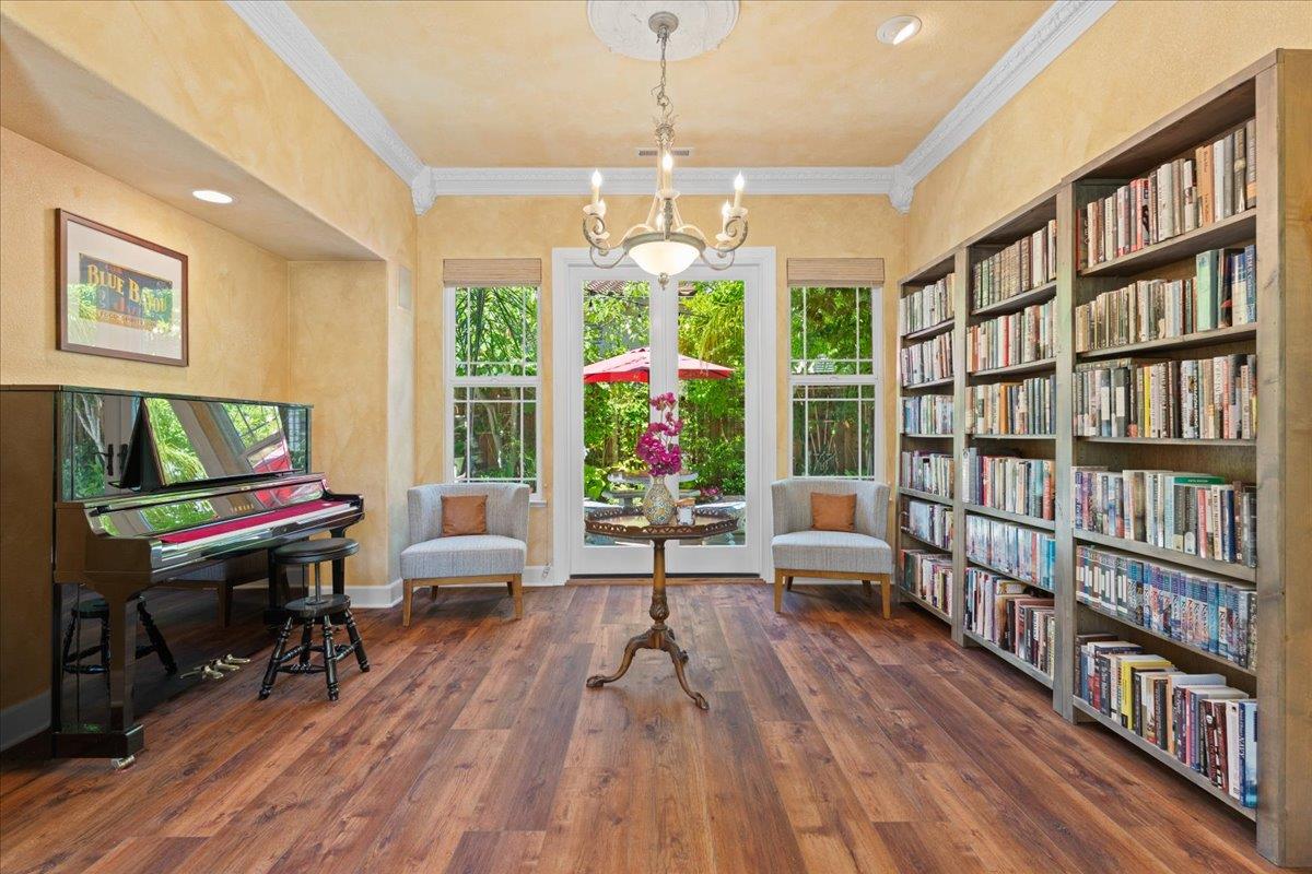 Detail Gallery Image 15 of 53 For 2316 Club Dr, Gilroy,  CA 95020 - 5 Beds | 3/1 Baths