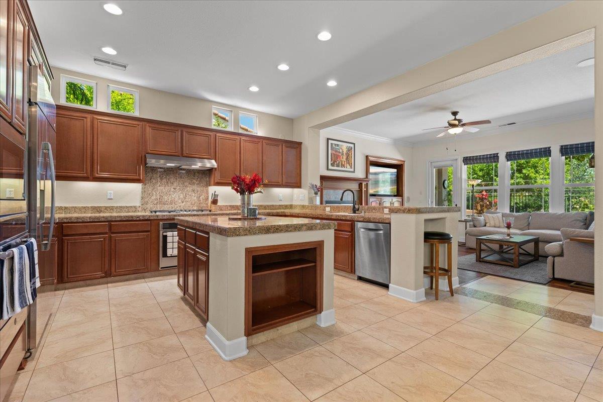 Detail Gallery Image 16 of 53 For 2316 Club Dr, Gilroy,  CA 95020 - 5 Beds | 3/1 Baths