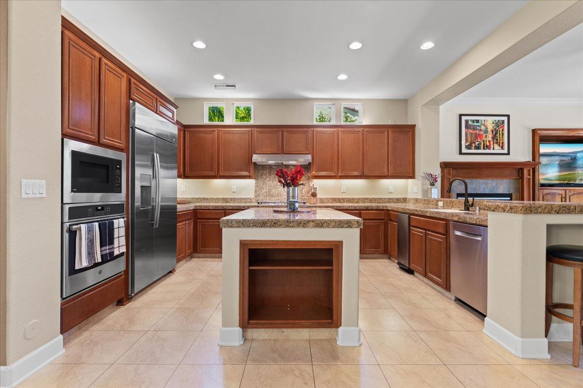 Detail Gallery Image 17 of 53 For 2316 Club Dr, Gilroy,  CA 95020 - 5 Beds | 3/1 Baths