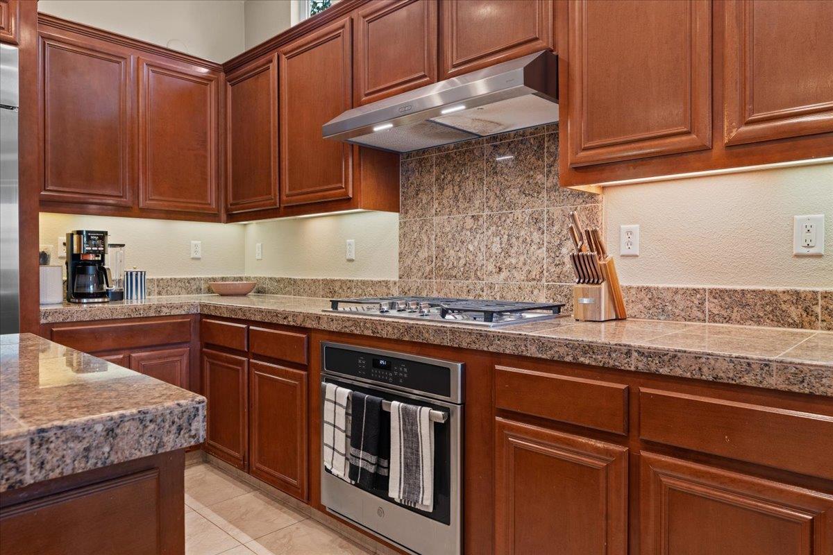 Detail Gallery Image 18 of 53 For 2316 Club Dr, Gilroy,  CA 95020 - 5 Beds | 3/1 Baths