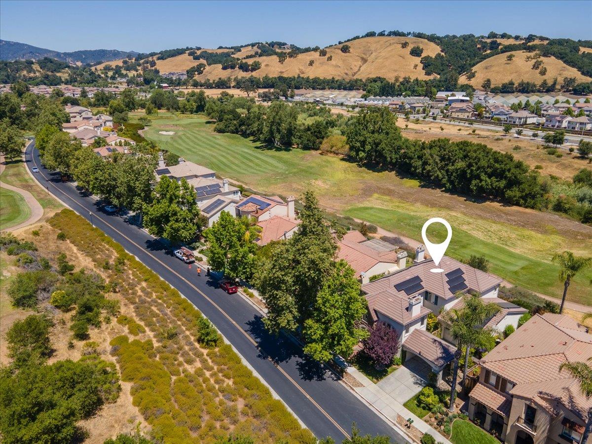 Detail Gallery Image 3 of 53 For 2316 Club Dr, Gilroy,  CA 95020 - 5 Beds | 3/1 Baths
