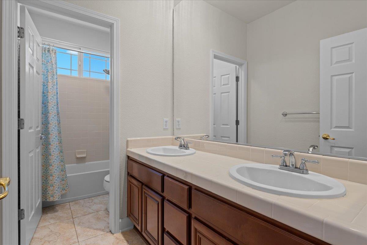 Detail Gallery Image 34 of 53 For 2316 Club Dr, Gilroy,  CA 95020 - 5 Beds | 3/1 Baths