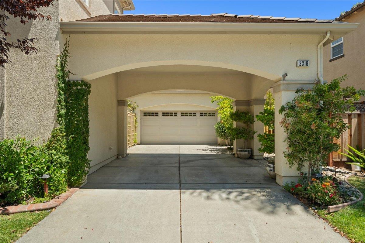 Detail Gallery Image 6 of 53 For 2316 Club Dr, Gilroy,  CA 95020 - 5 Beds | 3/1 Baths