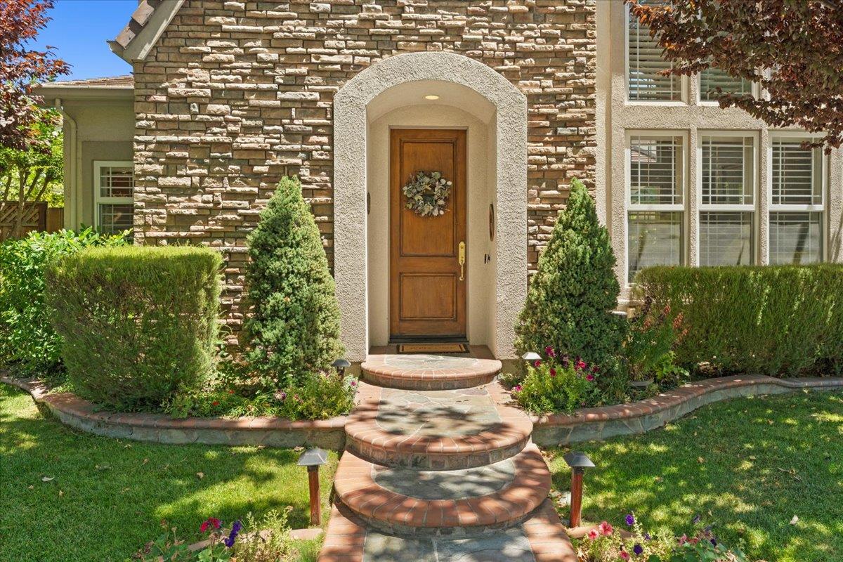 Detail Gallery Image 8 of 53 For 2316 Club Dr, Gilroy,  CA 95020 - 5 Beds | 3/1 Baths
