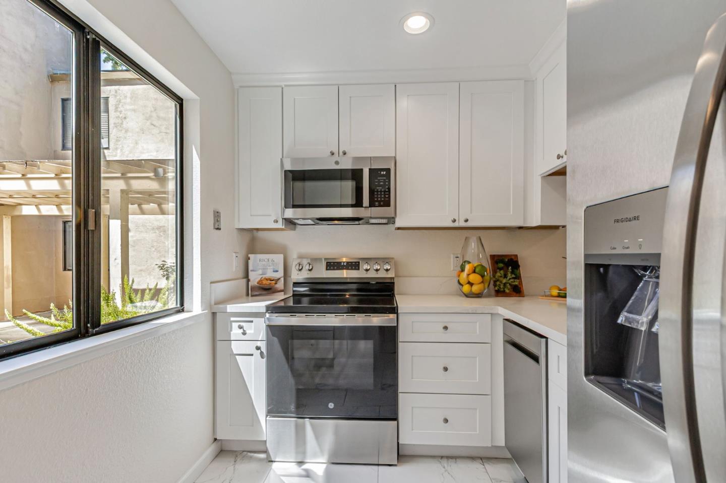 Detail Gallery Image 2 of 56 For 449 Alberto Way #C138,  Los Gatos,  CA 95032 - 2 Beds | 1 Baths