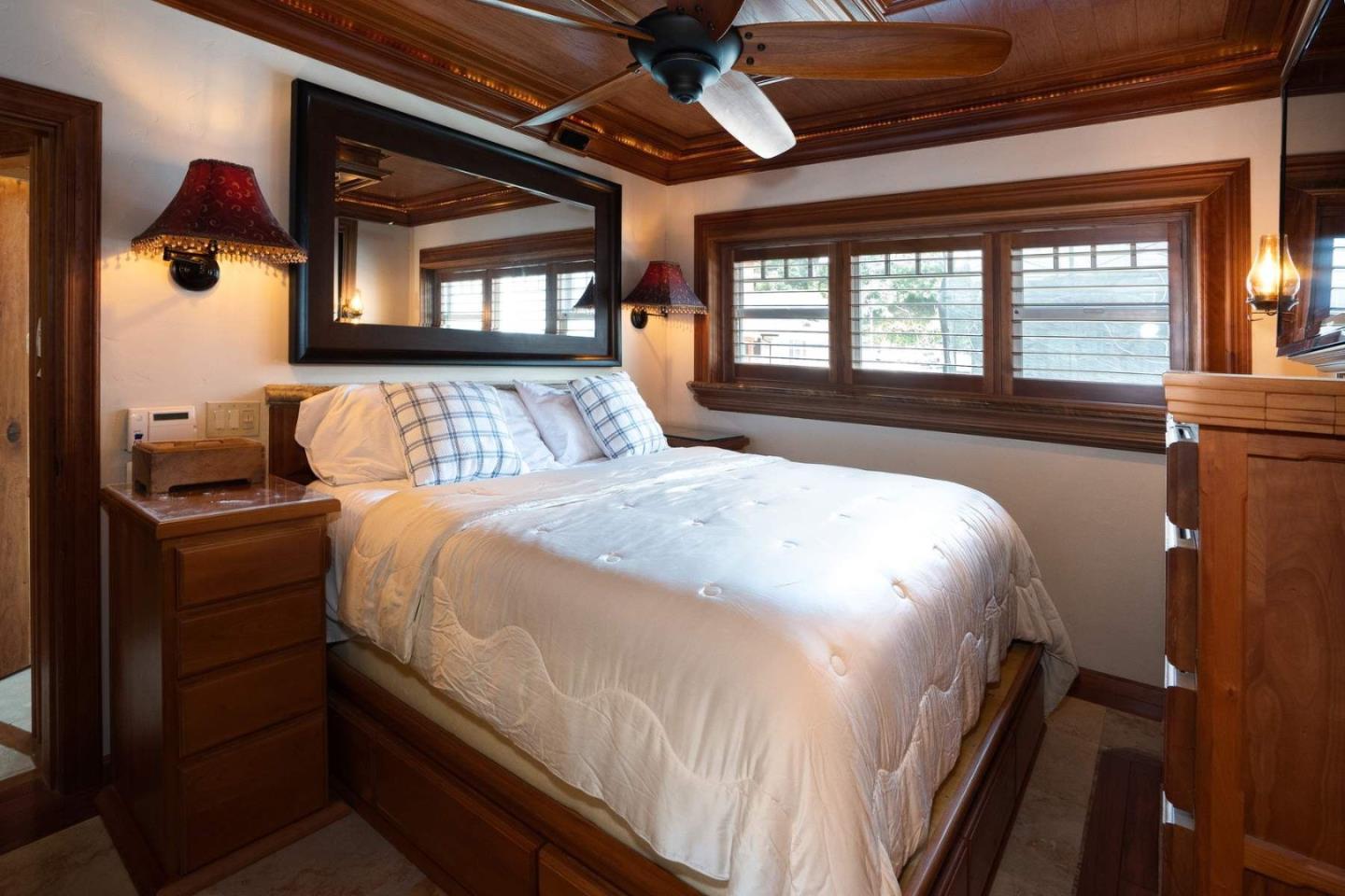 Detail Gallery Image 11 of 25 For 111 Lawn Way, Capitola,  CA 95010 - 2 Beds | 2 Baths