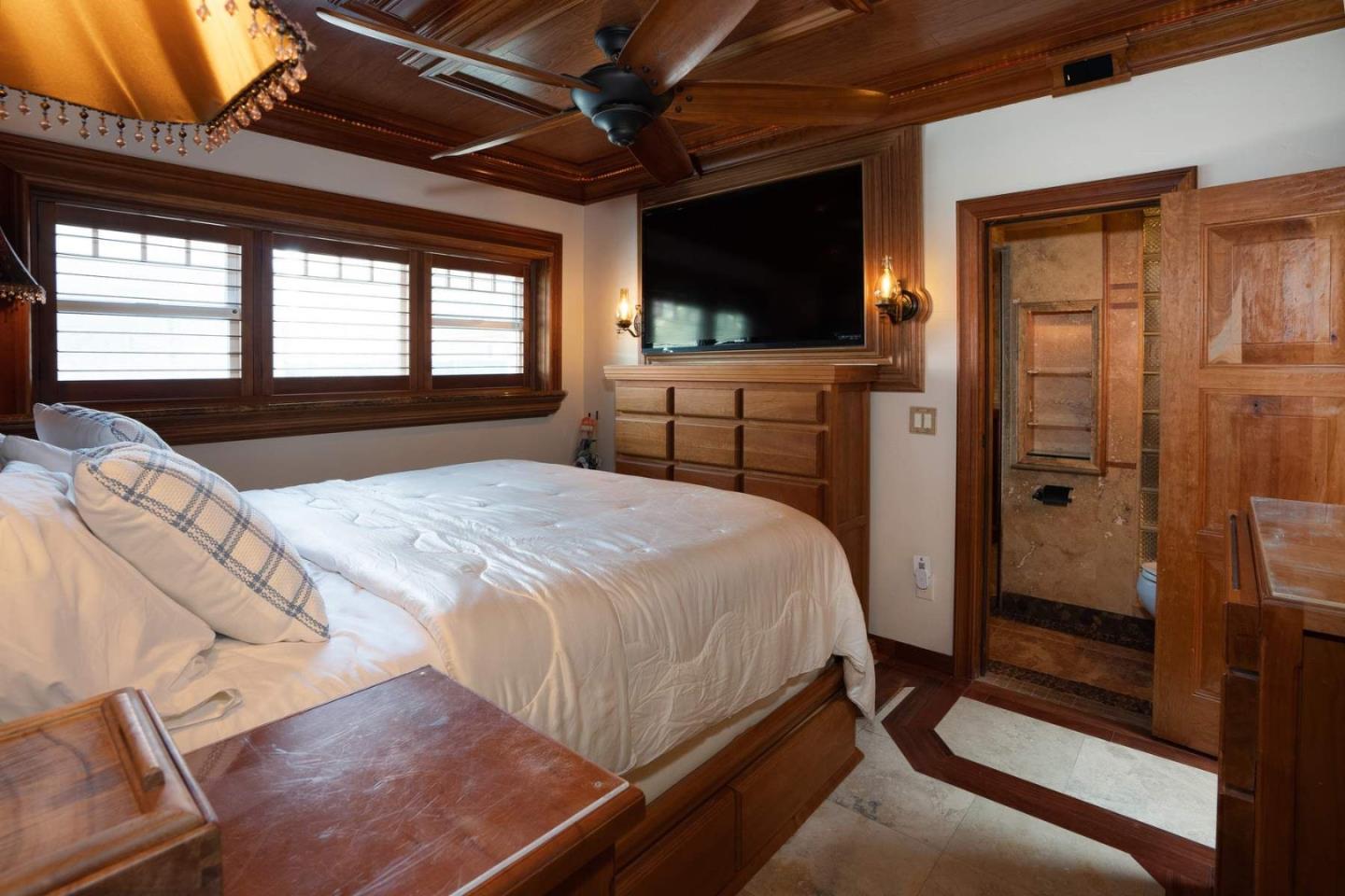 Detail Gallery Image 12 of 25 For 111 Lawn Way, Capitola,  CA 95010 - 2 Beds | 2 Baths