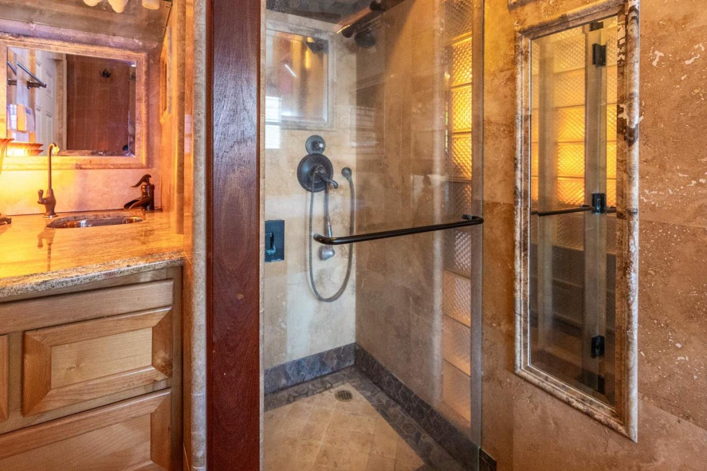 Detail Gallery Image 13 of 25 For 111 Lawn Way, Capitola,  CA 95010 - 2 Beds | 2 Baths