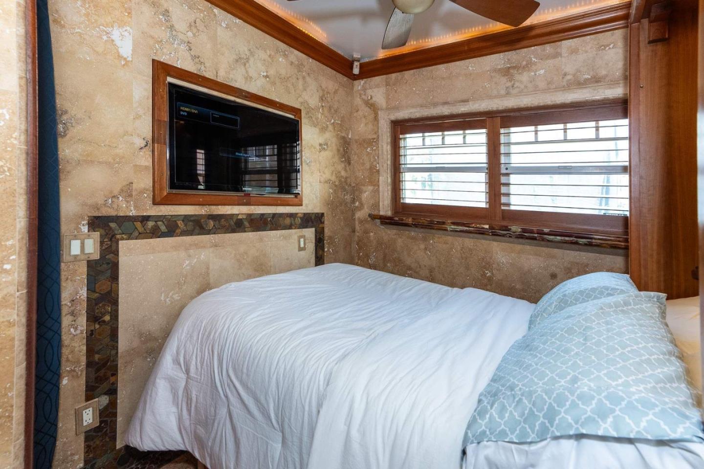 Detail Gallery Image 14 of 25 For 111 Lawn Way, Capitola,  CA 95010 - 2 Beds | 2 Baths
