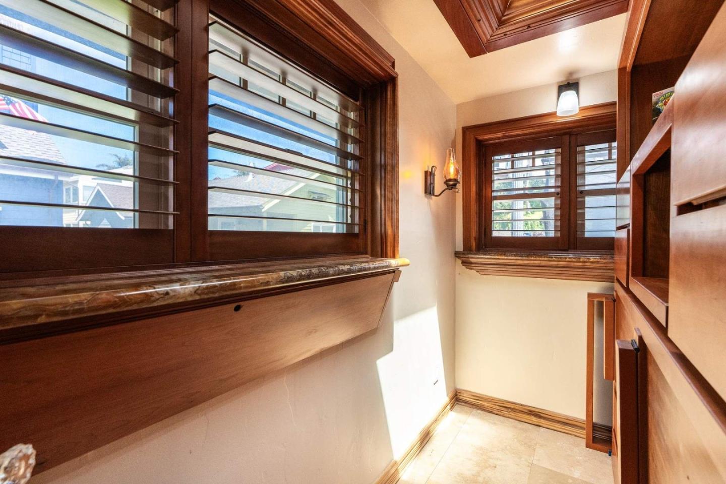 Detail Gallery Image 17 of 25 For 111 Lawn Way, Capitola,  CA 95010 - 2 Beds | 2 Baths
