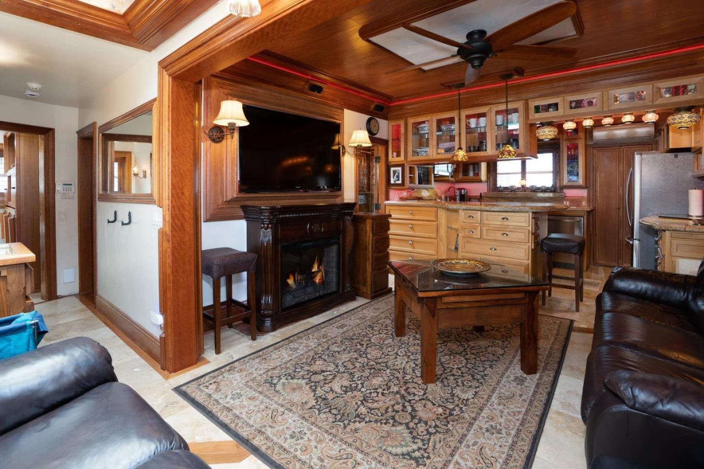 Detail Gallery Image 5 of 25 For 111 Lawn Way, Capitola,  CA 95010 - 2 Beds | 2 Baths