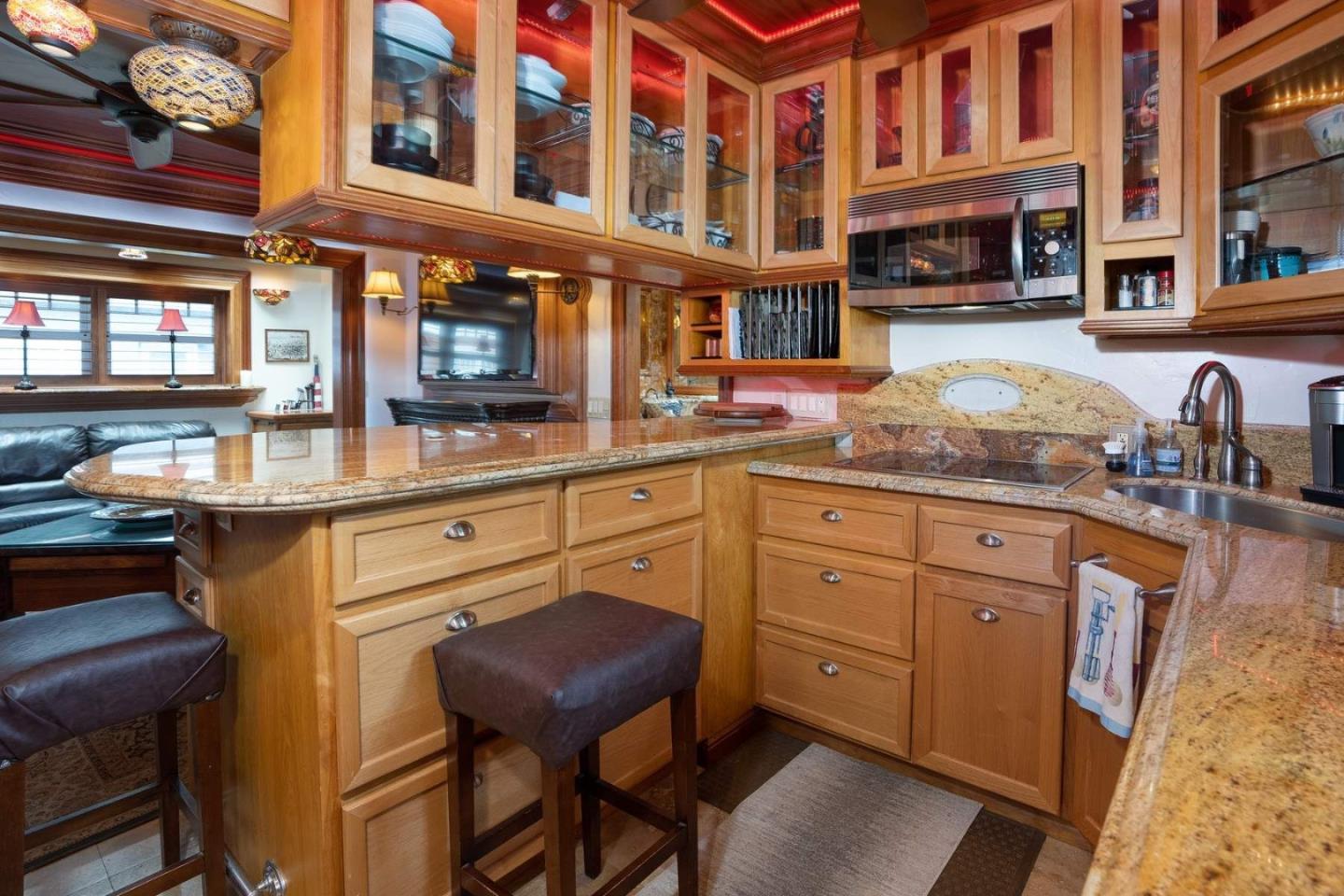 Detail Gallery Image 7 of 25 For 111 Lawn Way, Capitola,  CA 95010 - 2 Beds | 2 Baths