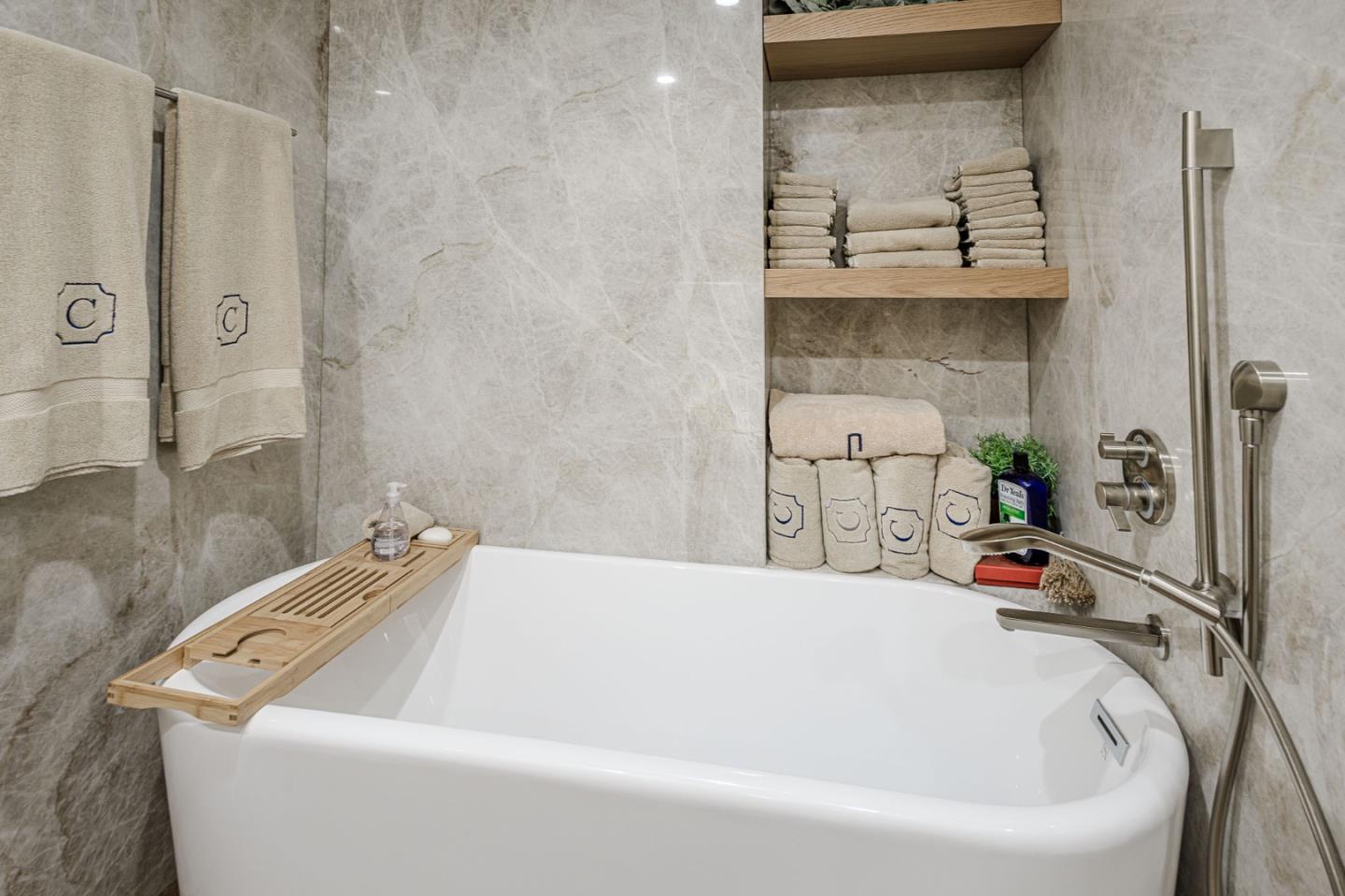 Detail Gallery Image 13 of 21 For 20 W 3rd Ave #202,  San Mateo,  CA 94402 - 2 Beds | 2/1 Baths