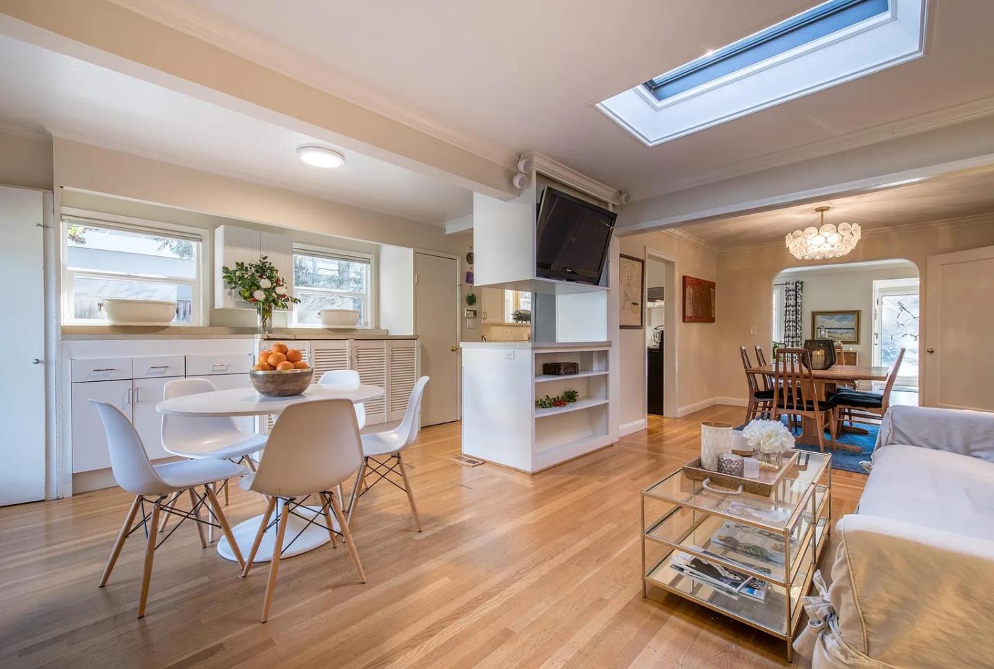 Detail Gallery Image 10 of 14 For 308 Princeton Rd, Menlo Park,  CA 94025 - 4 Beds | 2 Baths