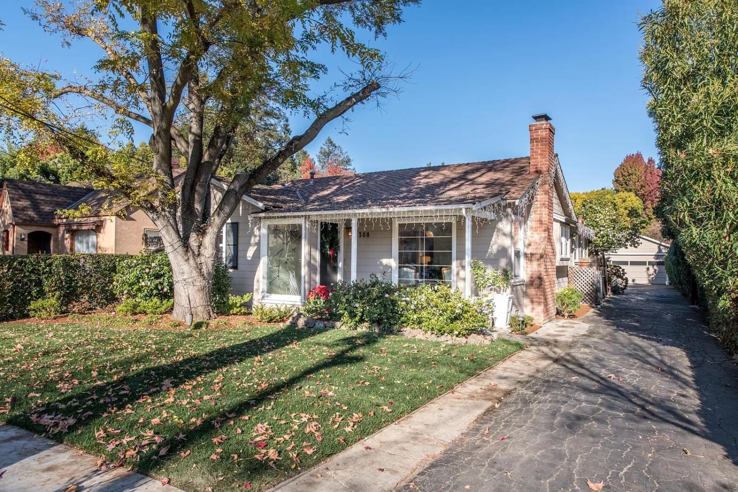Detail Gallery Image 2 of 14 For 308 Princeton Rd, Menlo Park,  CA 94025 - 4 Beds | 2 Baths
