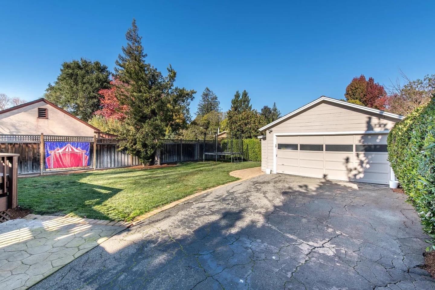 Detail Gallery Image 5 of 14 For 308 Princeton Rd, Menlo Park,  CA 94025 - 4 Beds | 2 Baths