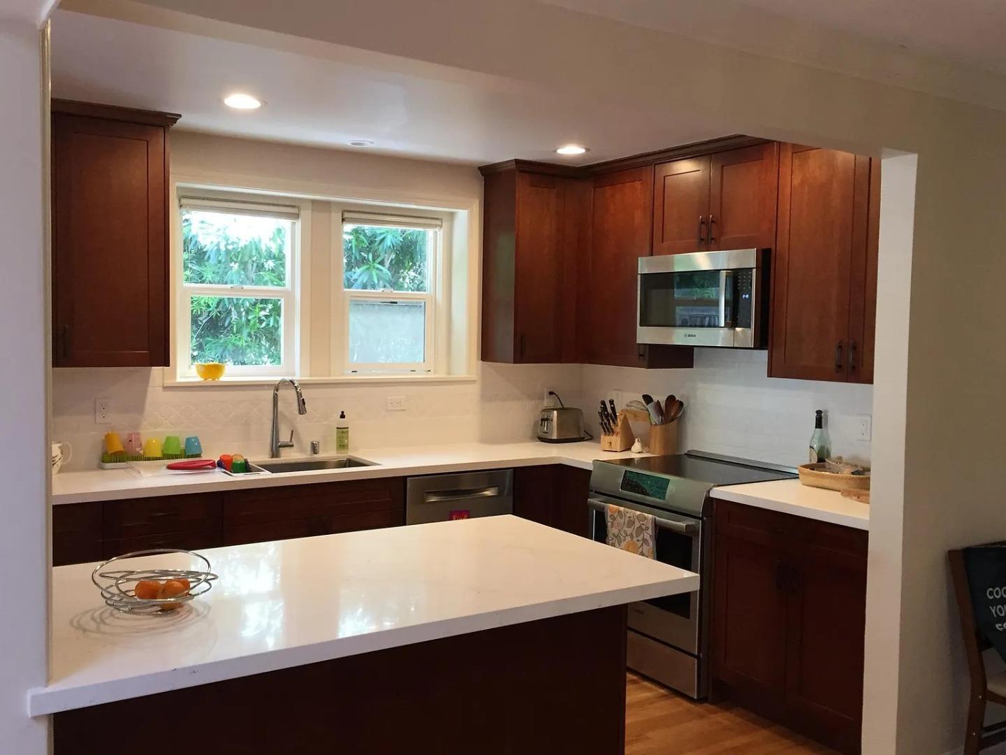 Detail Gallery Image 8 of 14 For 308 Princeton Rd, Menlo Park,  CA 94025 - 4 Beds | 2 Baths