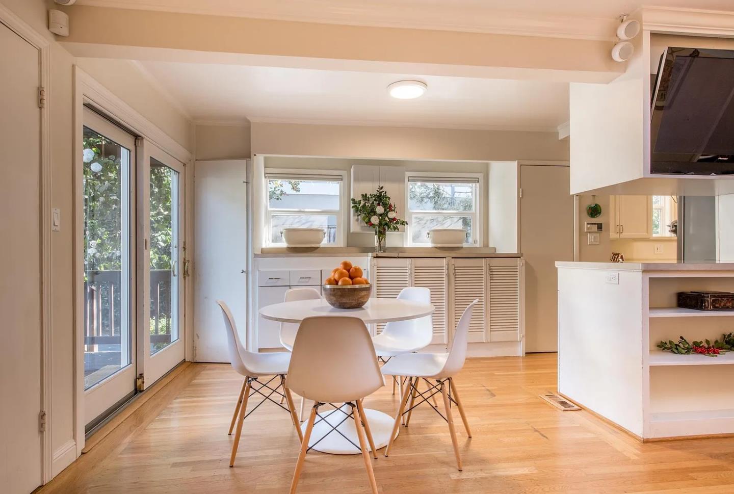 Detail Gallery Image 9 of 14 For 308 Princeton Rd, Menlo Park,  CA 94025 - 4 Beds | 2 Baths