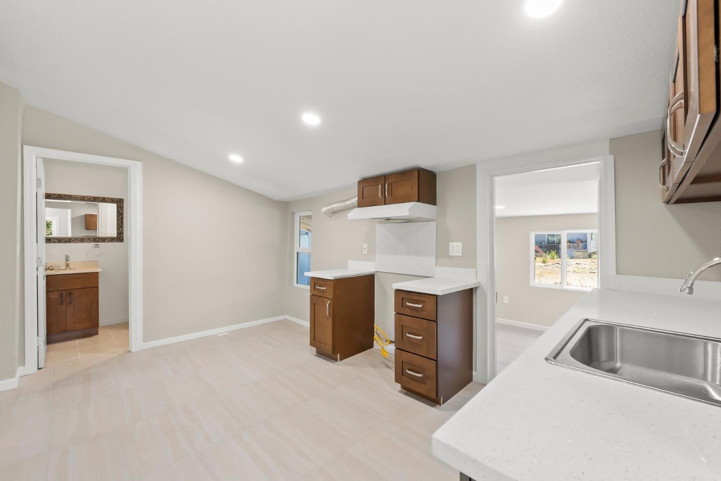Detail Gallery Image 20 of 43 For 850 Calhoun St, San Jose,  CA 95116 - – Beds | – Baths