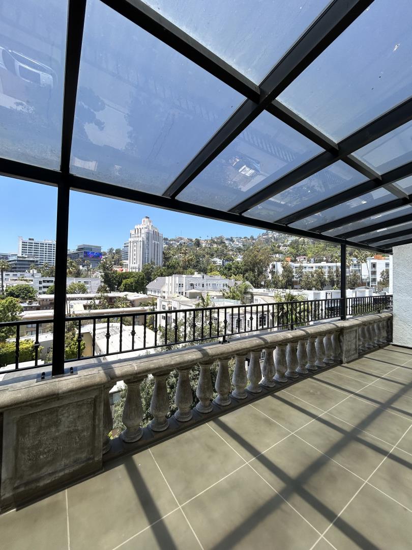 Detail Gallery Image 4 of 9 For 1302 N Sweetzer Ave #602,  West Hollywood,  CA 90069 - 3 Beds | 3/1 Baths