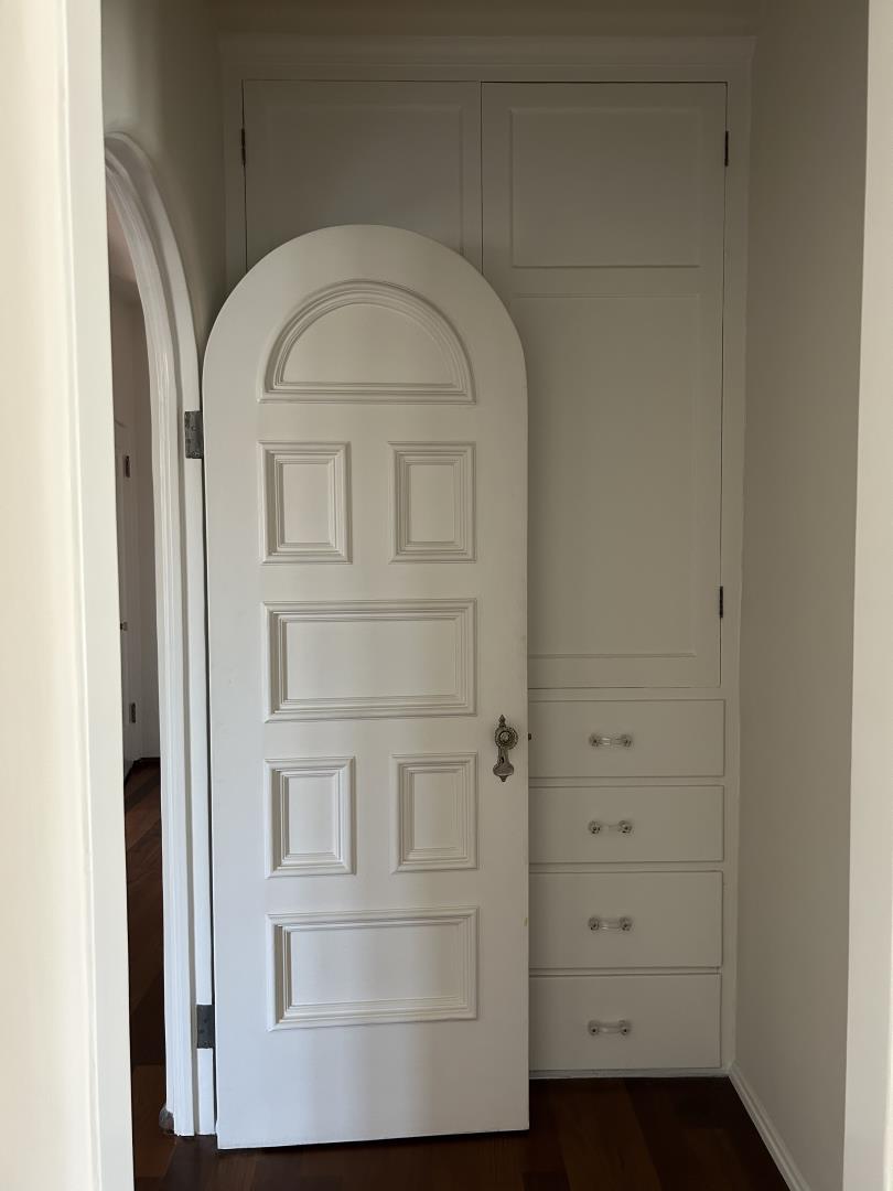 Detail Gallery Image 6 of 9 For 1302 N Sweetzer Ave #602,  West Hollywood,  CA 90069 - 3 Beds | 3/1 Baths