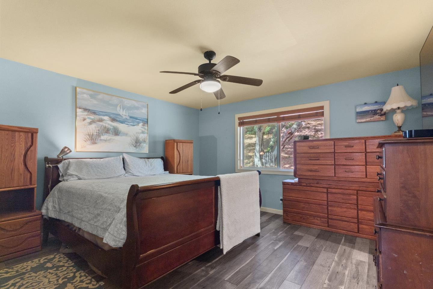 Detail Gallery Image 10 of 29 For 1458 Oakleaf Dr, Royal Oaks,  CA 95076 - 4 Beds | 3 Baths