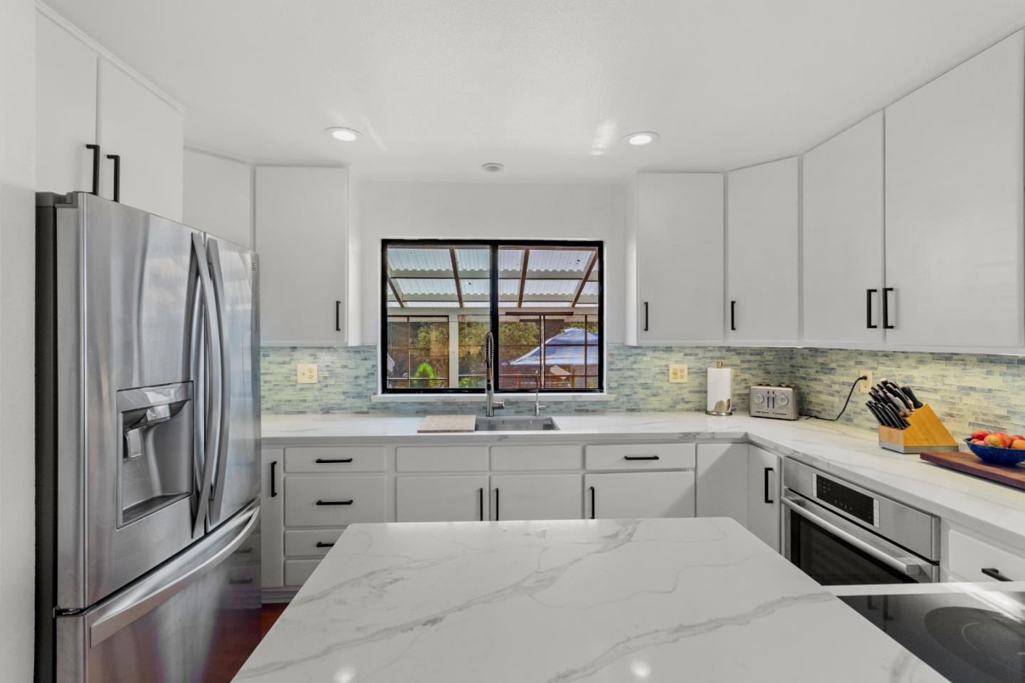 Detail Gallery Image 6 of 29 For 1458 Oakleaf Dr, Royal Oaks,  CA 95076 - 4 Beds | 3 Baths