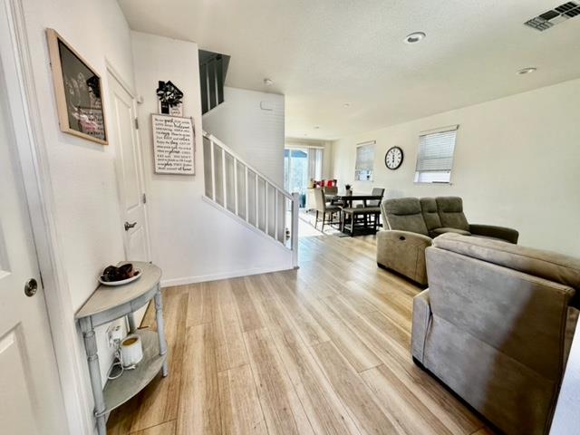 Detail Gallery Image 3 of 12 For 5517 Malibu Palm Ct, Sacramento,  CA 95842 - 3 Beds | 2/1 Baths