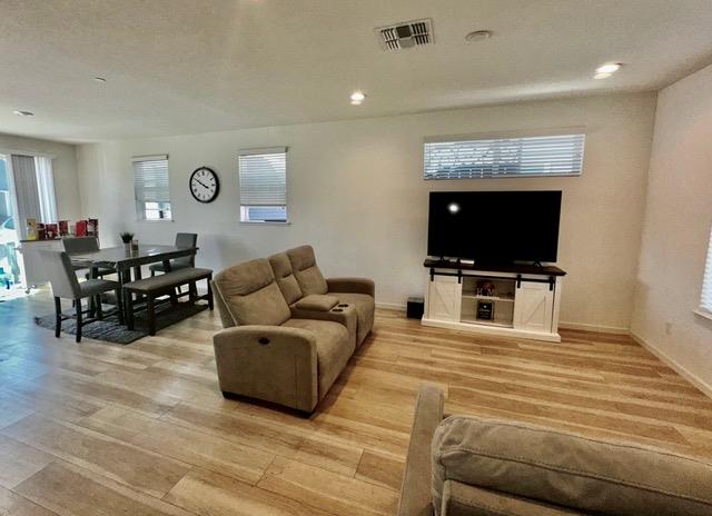 Detail Gallery Image 5 of 12 For 5517 Malibu Palm Ct, Sacramento,  CA 95842 - 3 Beds | 2/1 Baths