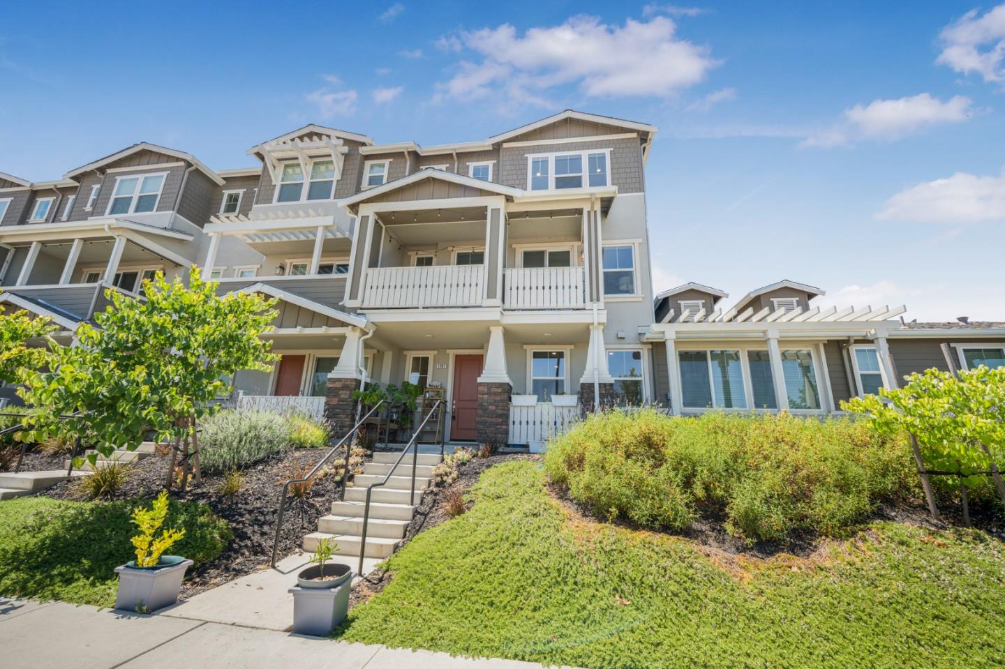 Detail Gallery Image 1 of 34 For 1387 Ores Way, Gilroy,  CA 95020 - 3 Beds | 2/2 Baths