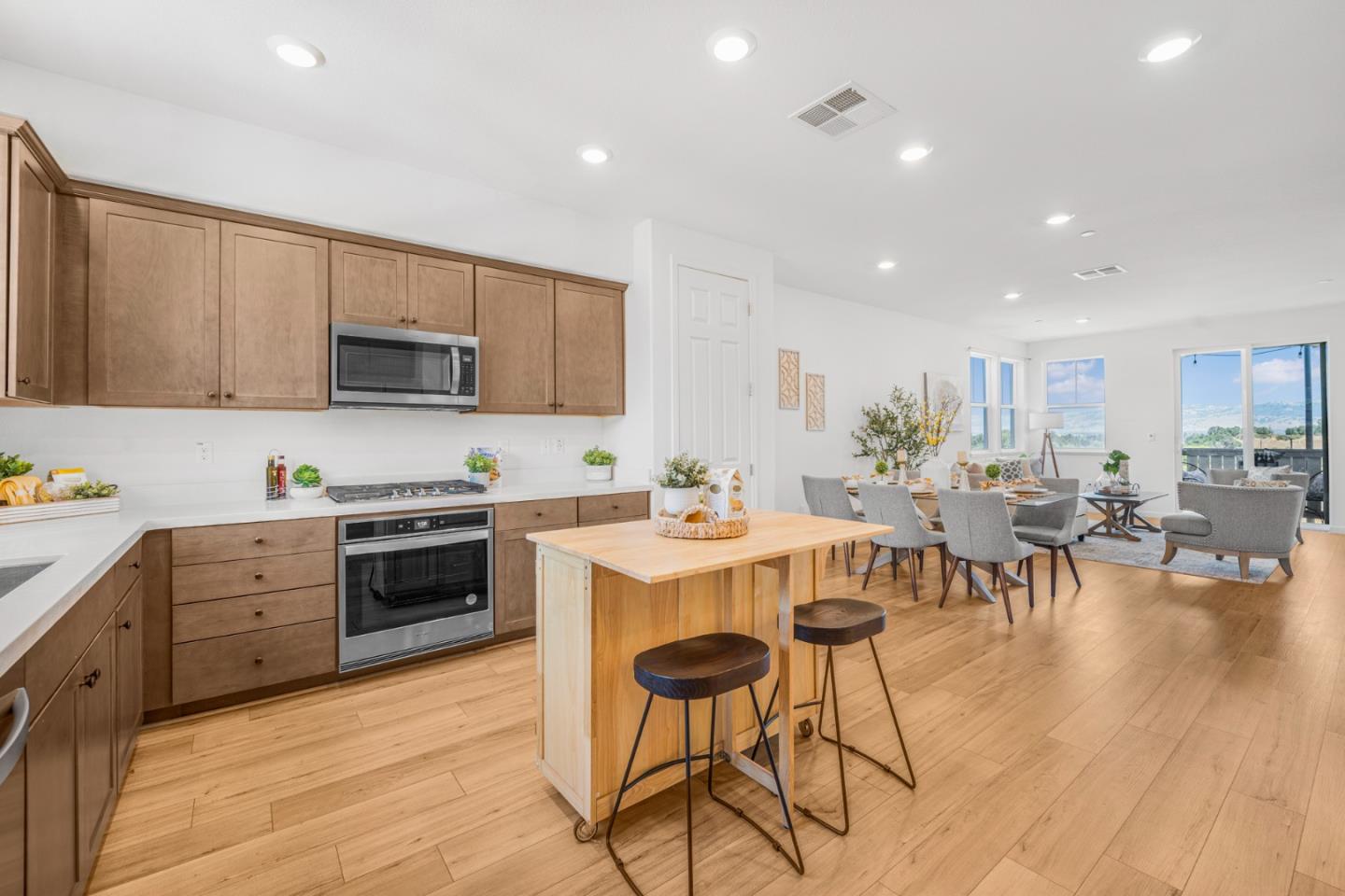 Detail Gallery Image 13 of 34 For 1387 Ores Way, Gilroy,  CA 95020 - 3 Beds | 2/2 Baths