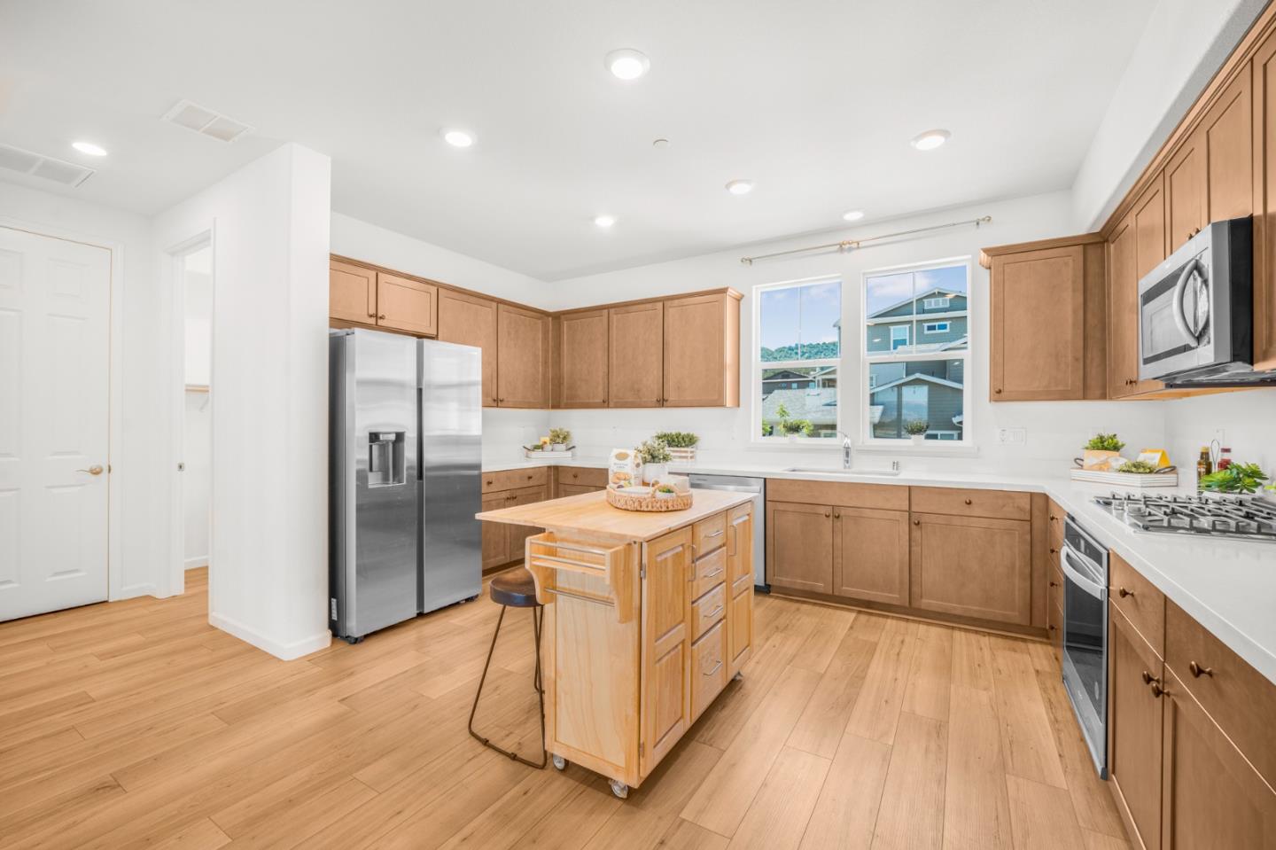 Detail Gallery Image 14 of 34 For 1387 Ores Way, Gilroy,  CA 95020 - 3 Beds | 2/2 Baths