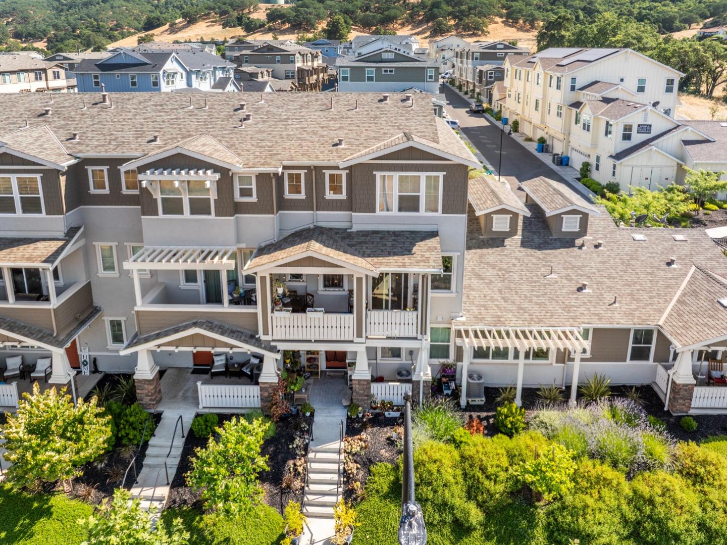 Detail Gallery Image 2 of 34 For 1387 Ores Way, Gilroy,  CA 95020 - 3 Beds | 2/2 Baths