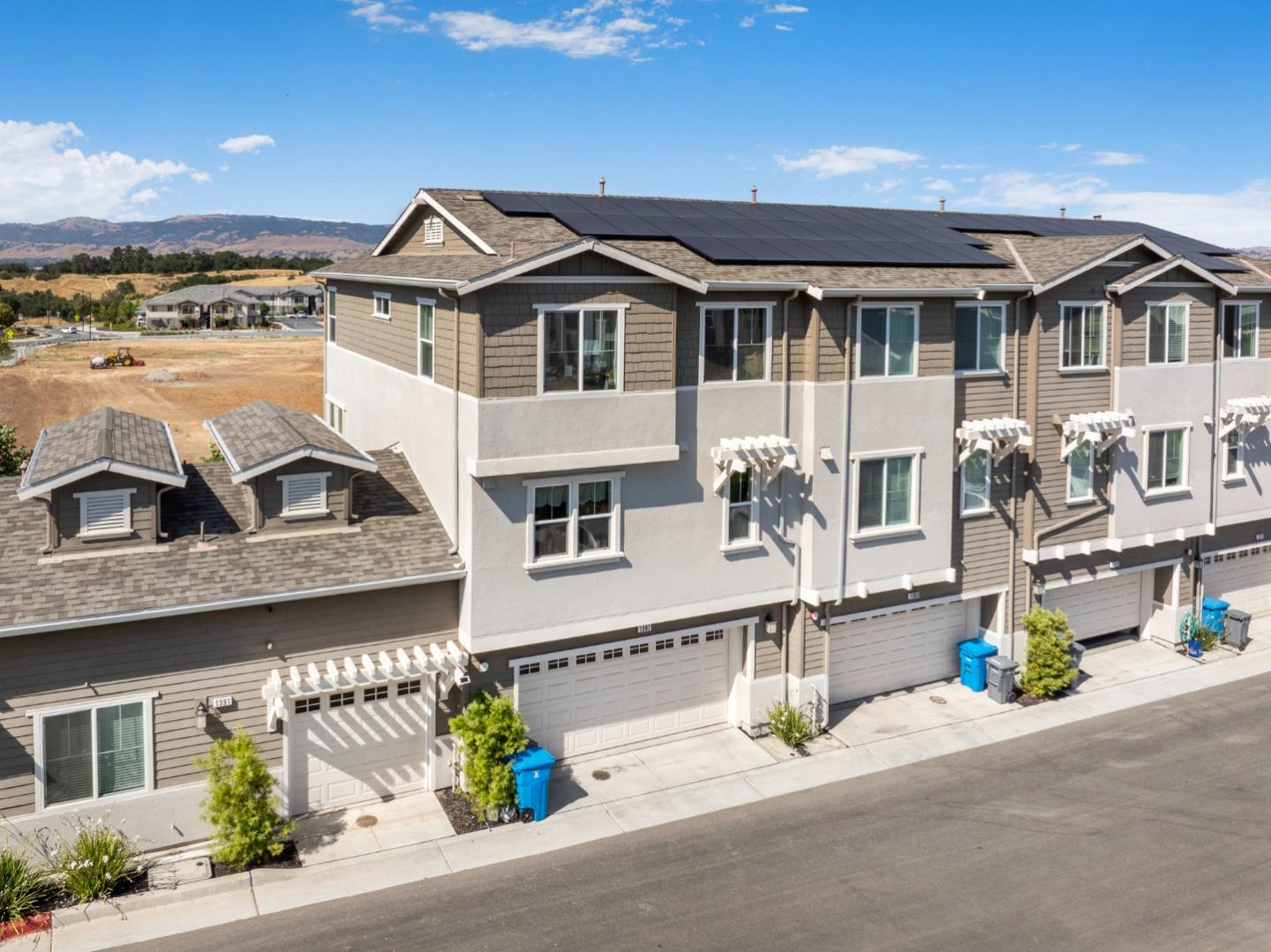 Detail Gallery Image 3 of 34 For 1387 Ores Way, Gilroy,  CA 95020 - 3 Beds | 2/2 Baths