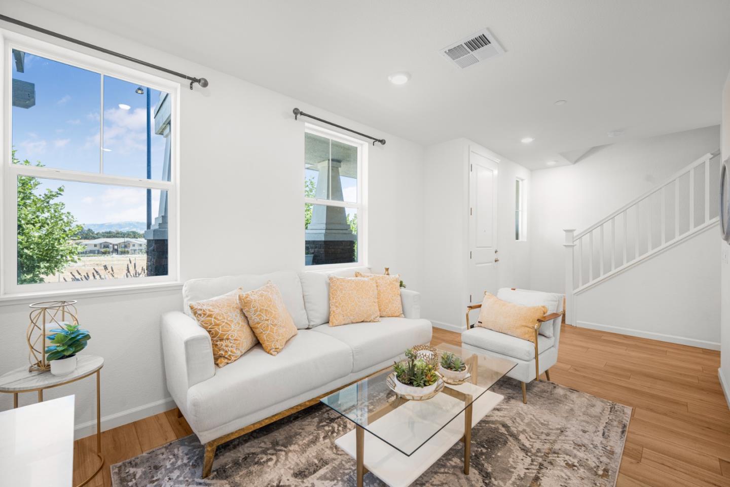 Detail Gallery Image 8 of 34 For 1387 Ores Way, Gilroy,  CA 95020 - 3 Beds | 2/2 Baths