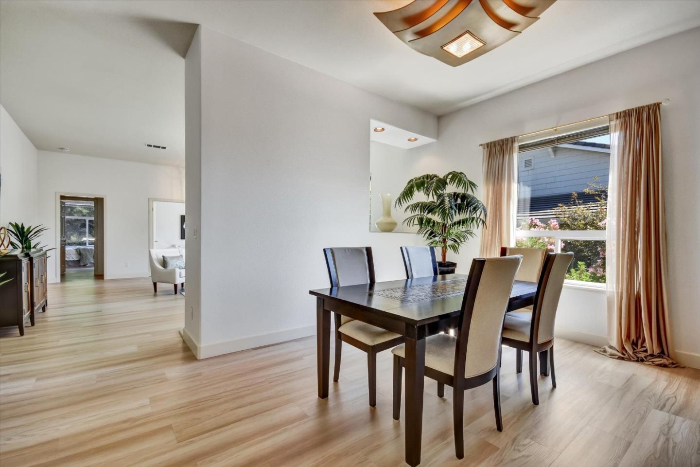 Detail Gallery Image 10 of 41 For 8756 Mccarty Ranch Dr, San Jose,  CA 95135 - 2 Beds | 2/1 Baths