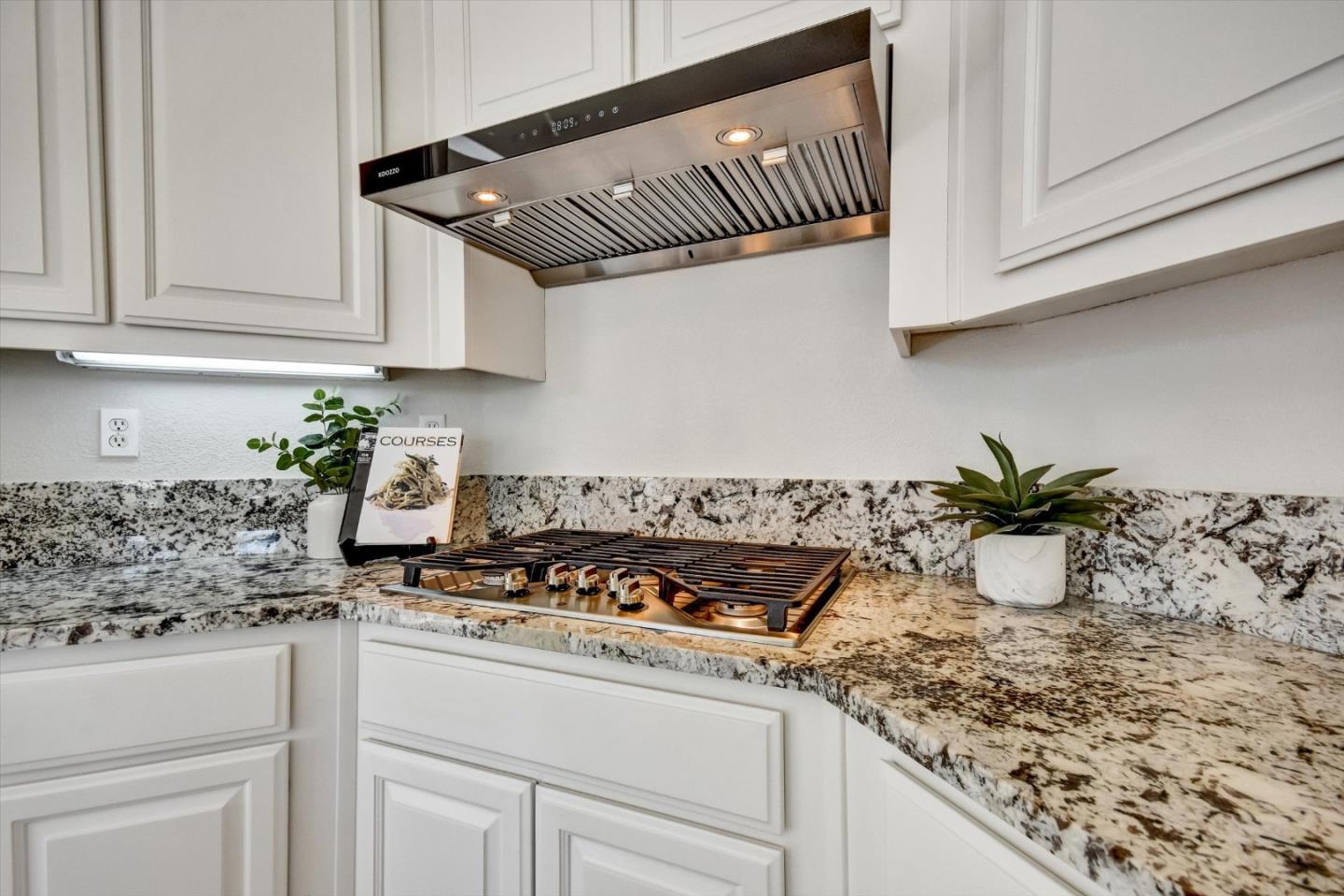 Detail Gallery Image 15 of 41 For 8756 Mccarty Ranch Dr, San Jose,  CA 95135 - 2 Beds | 2/1 Baths