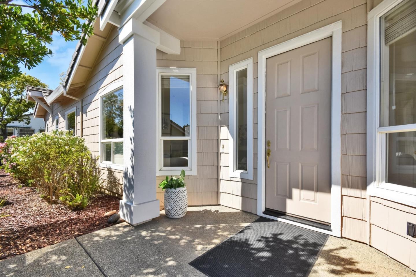 Detail Gallery Image 2 of 41 For 8756 Mccarty Ranch Dr, San Jose,  CA 95135 - 2 Beds | 2/1 Baths
