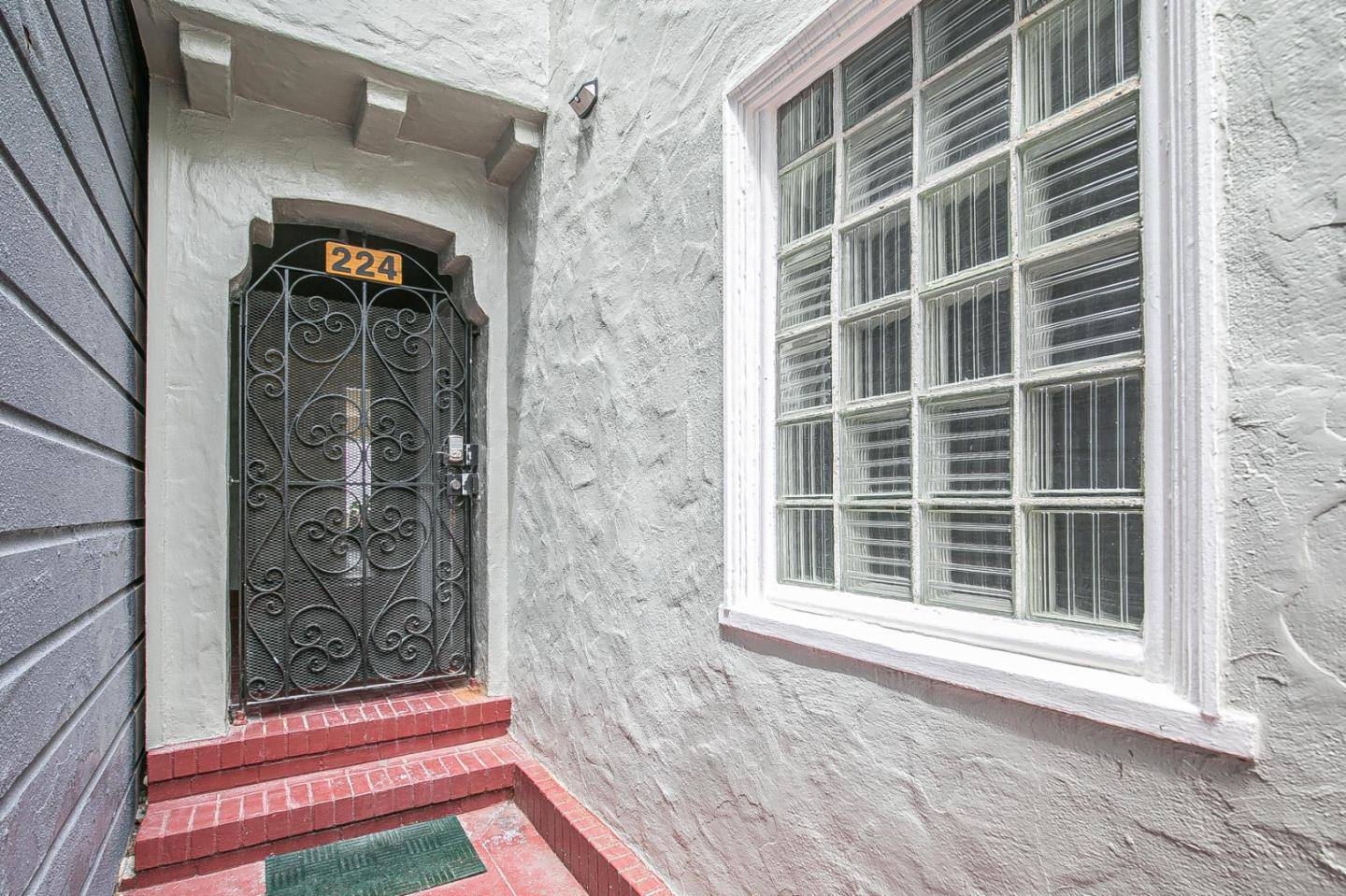 Detail Gallery Image 6 of 92 For 224 Shields St, San Francisco,  CA 94132 - 2 Beds | 4 Baths