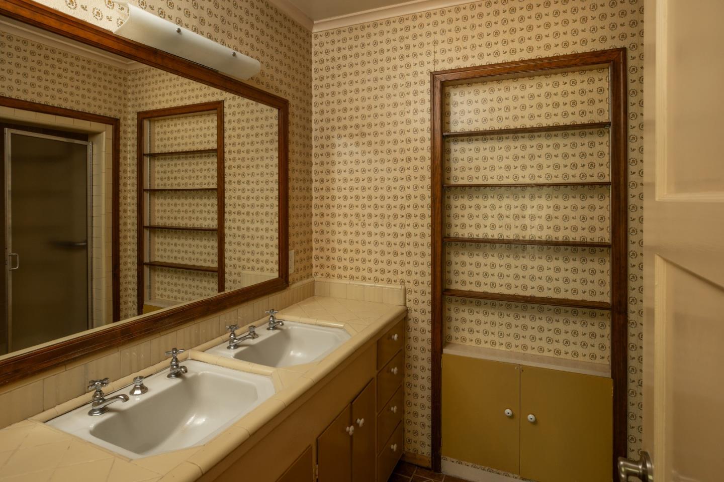 Detail Gallery Image 11 of 39 For 2 Bassett Ln, Atherton,  CA 94027 - 6 Beds | 3 Baths