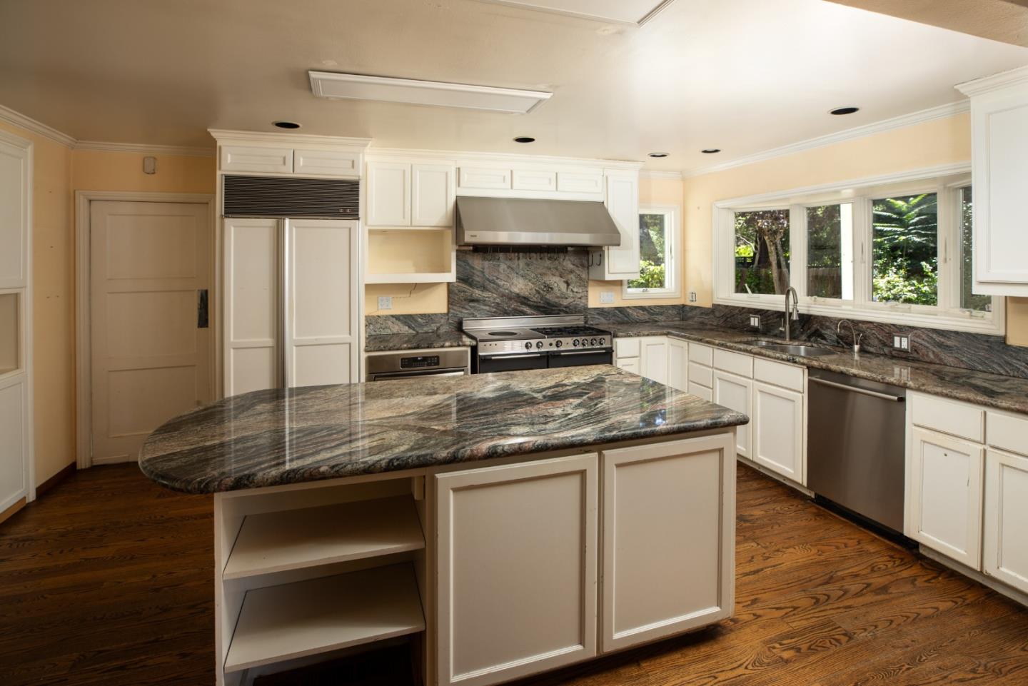 Detail Gallery Image 15 of 39 For 2 Bassett Ln, Atherton,  CA 94027 - 6 Beds | 3 Baths