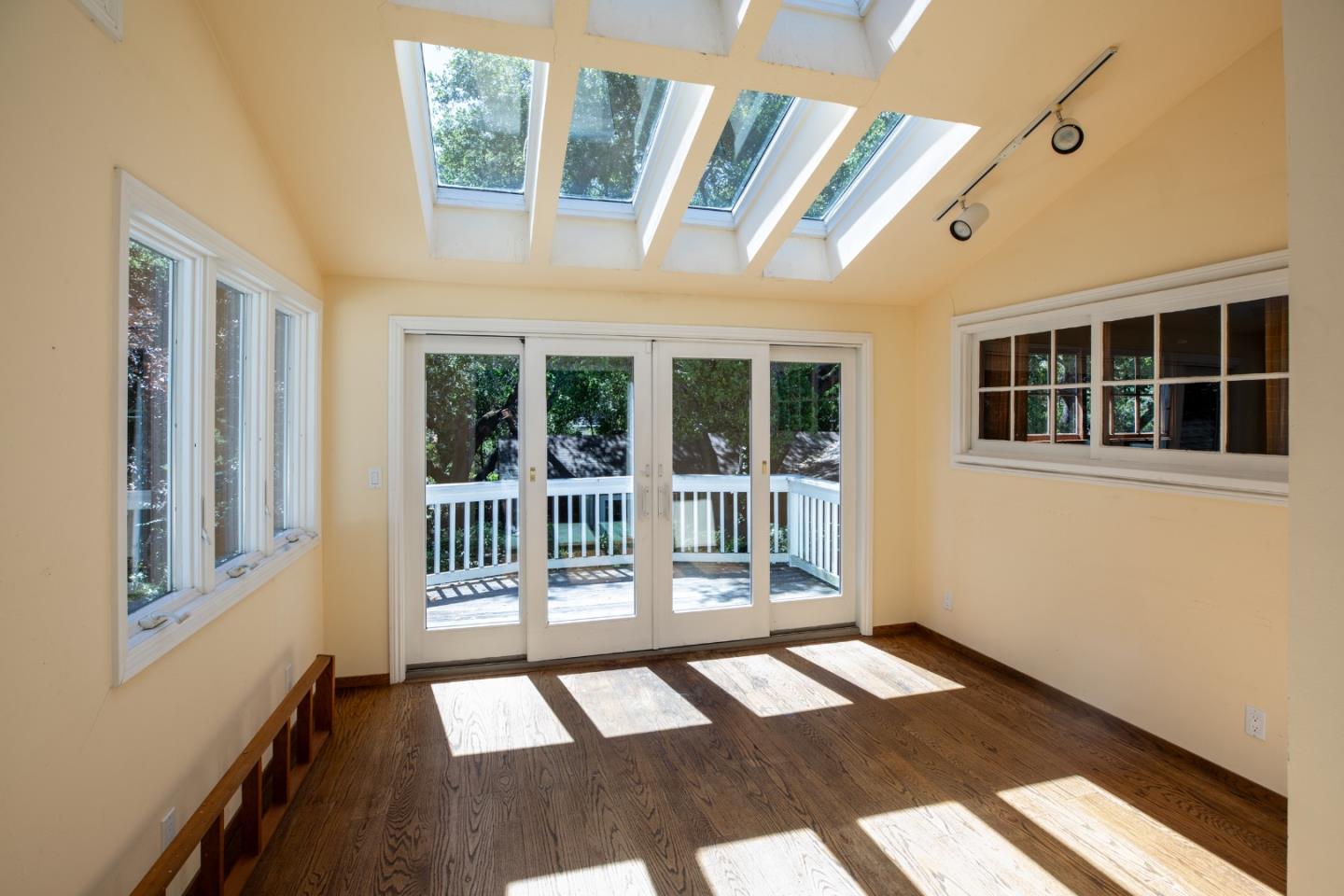 Detail Gallery Image 16 of 39 For 2 Bassett Ln, Atherton,  CA 94027 - 6 Beds | 3 Baths