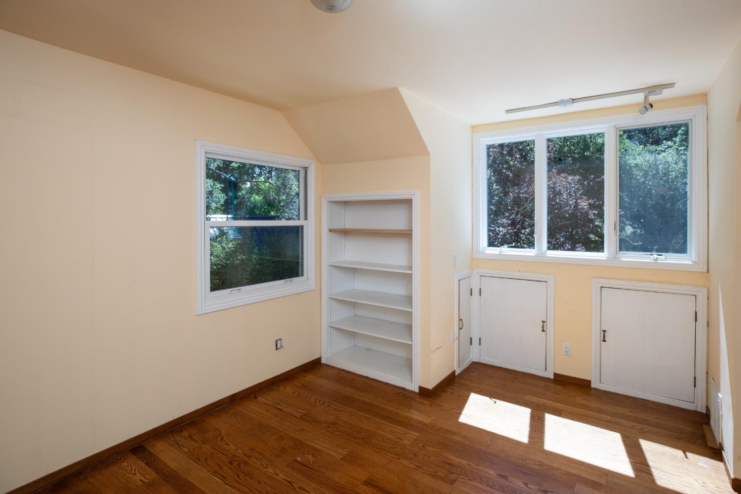 Detail Gallery Image 17 of 39 For 2 Bassett Ln, Atherton,  CA 94027 - 6 Beds | 3 Baths