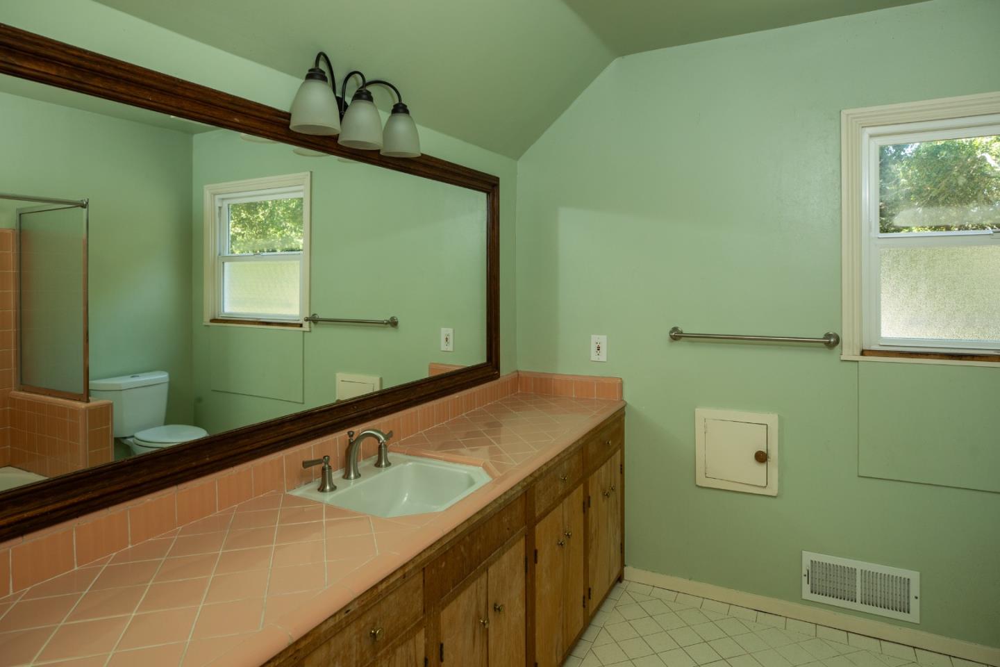Detail Gallery Image 19 of 39 For 2 Bassett Ln, Atherton,  CA 94027 - 6 Beds | 3 Baths