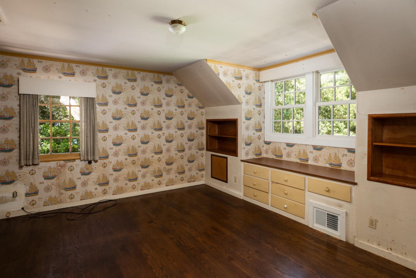 Detail Gallery Image 20 of 39 For 2 Bassett Ln, Atherton,  CA 94027 - 6 Beds | 3 Baths