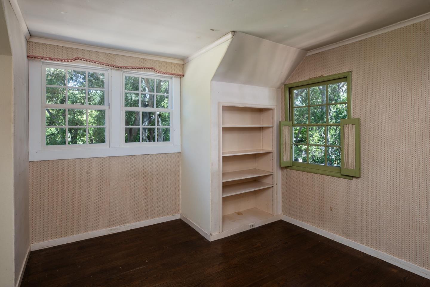 Detail Gallery Image 21 of 39 For 2 Bassett Ln, Atherton,  CA 94027 - 6 Beds | 3 Baths