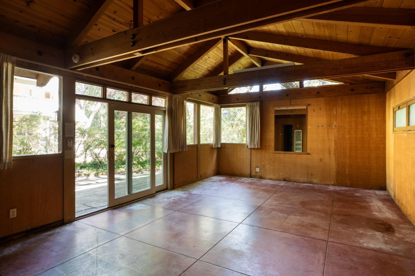 Detail Gallery Image 24 of 39 For 2 Bassett Ln, Atherton,  CA 94027 - 6 Beds | 3 Baths