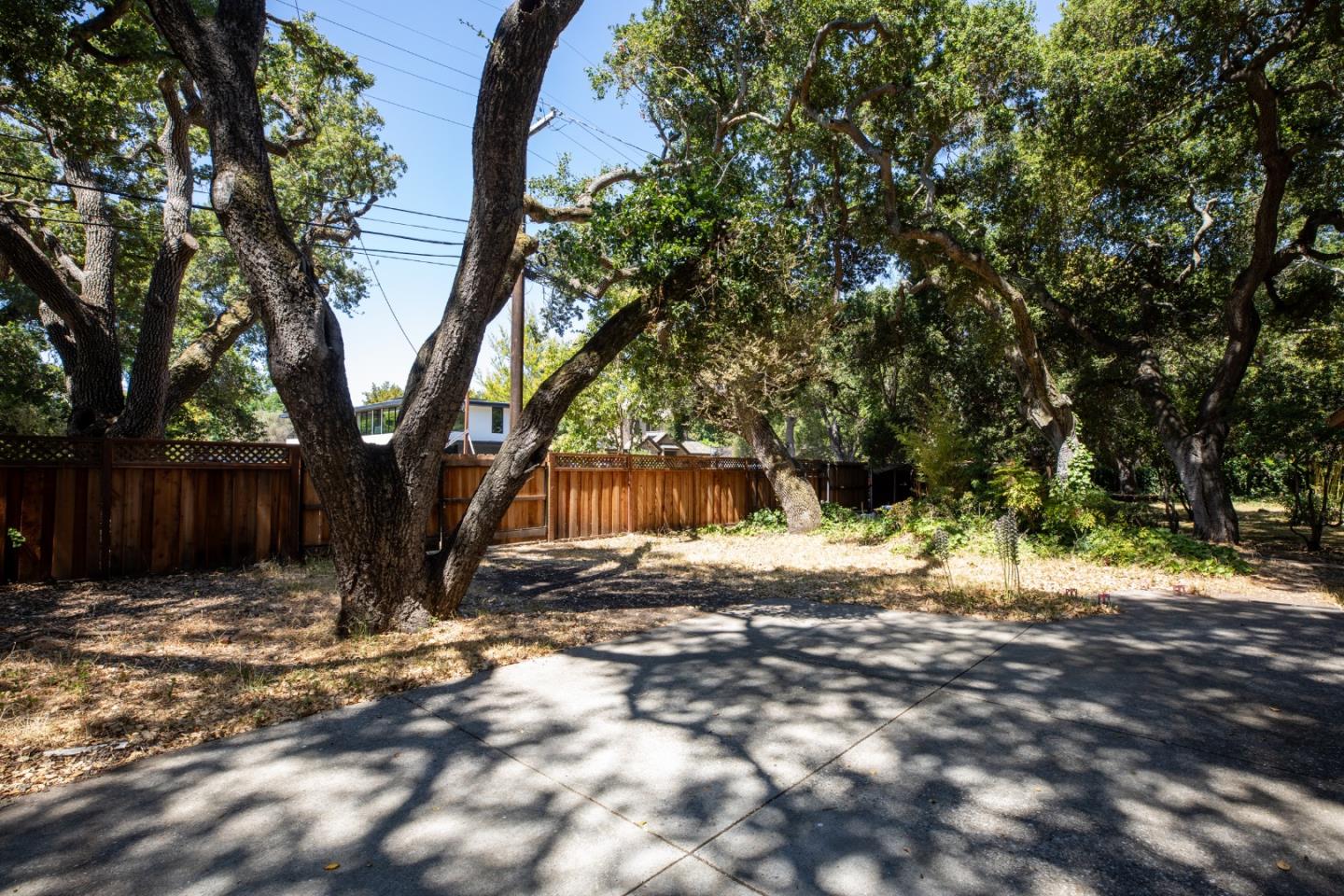 Detail Gallery Image 27 of 39 For 2 Bassett Ln, Atherton,  CA 94027 - 6 Beds | 3 Baths